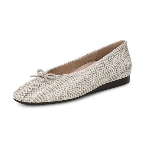 Larissa Wedge Flat