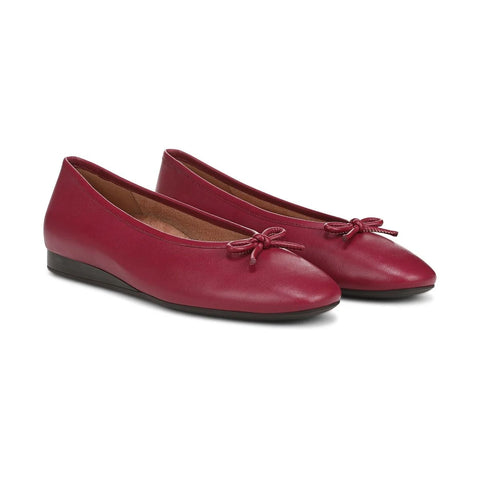 Larissa Wedge Flat
