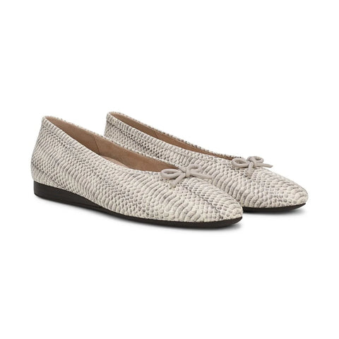 Larissa Wedge Flat