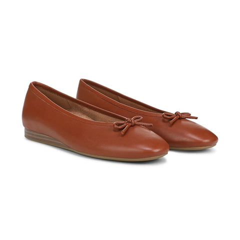 Larissa Wedge Flat